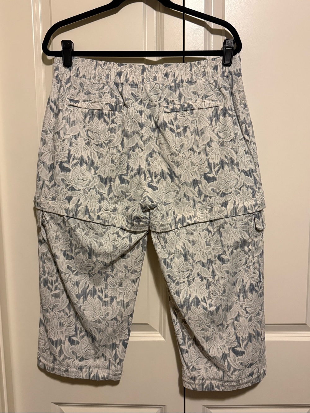 Athleta Floral Convertible Cargo Capri Pants/Shorts- Light Blue & White - Picture 3 of 4